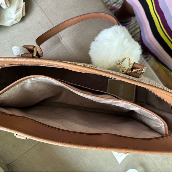 Authentic Michael Kors LG MF TZ tote New with Tag - Picture 7 of 10